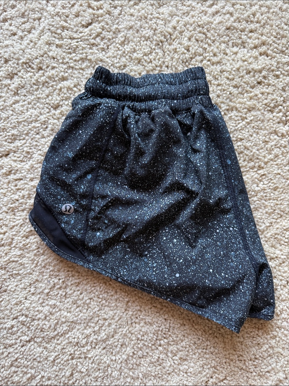 Lululemon Hotty Hot Low Rise Lined Short 2.5” Inseam - Picture 2 of 5